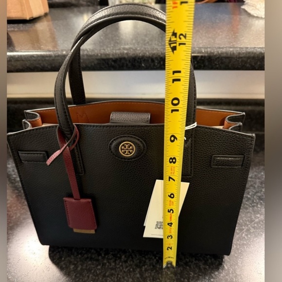 Tory Burch: Robinson Small Satchel - Picture 10 of 11